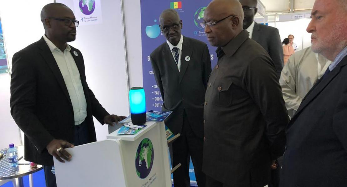 Visite de Monsieur Serigne Mbaye Thiam, Ministre de l’Eau et de l’Assainissement au stand du 9eme Forum mondial de l’eau au Congrès de l’Association Africaine de l’eau à Kampala, en compagnie de Loïc Fauchon, Président du Conseil mondial de l’Eau et Abdoulaye Sene, Secrétaire Exécutif du 9eme Forum mondial de l’eau